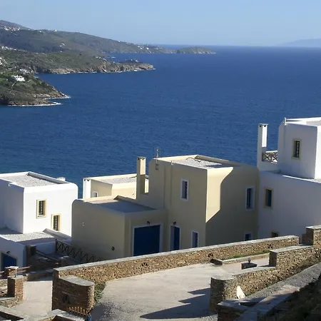 Monolithos Nyaraló Kiprí