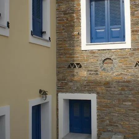 Monolithos Nyaraló Kiprí