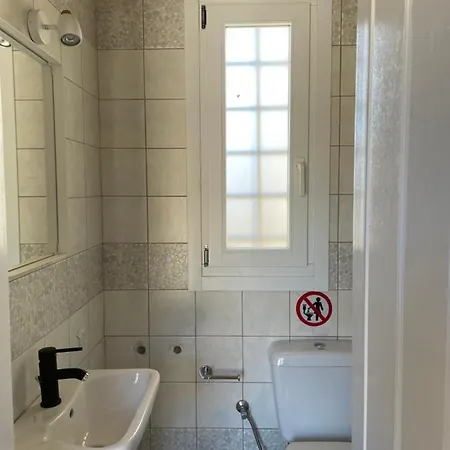 Nyaraló Monolithos *