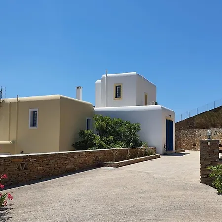 Nyaraló Monolithos Kiprí