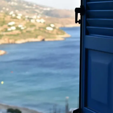 Monolithos Nyaraló *