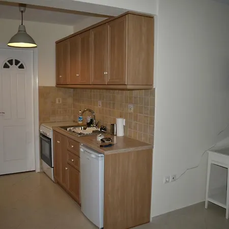 Monolithos Nyaraló Kiprí