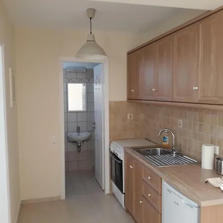 Monolithos Nyaraló *