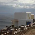 בית נופש Monolithos